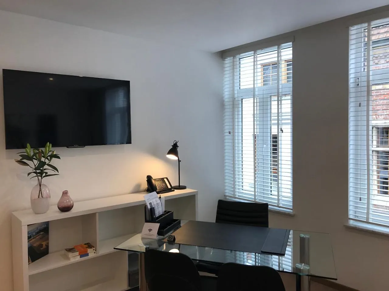 Antwerp Business Suites 4*,